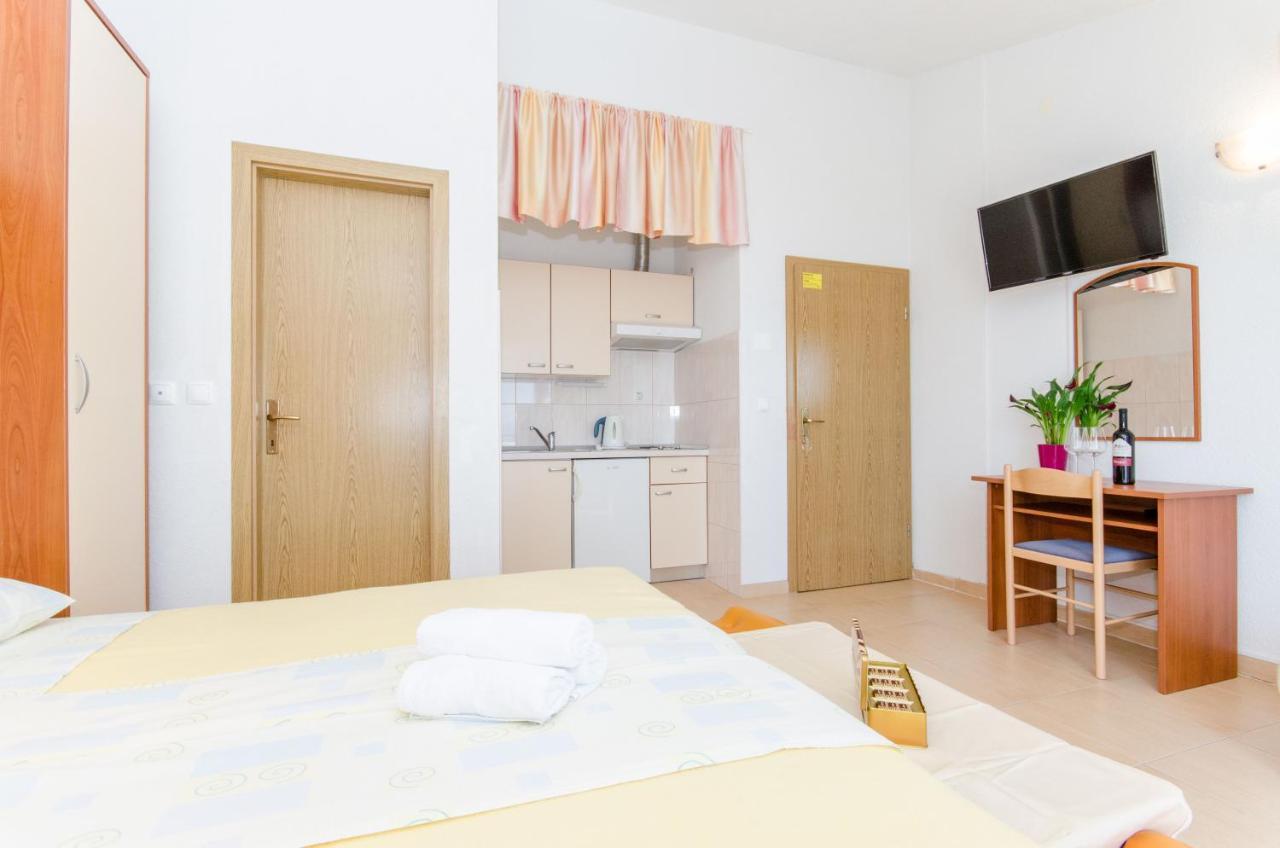 Knezovicapartments Zivogosce Luaran gambar