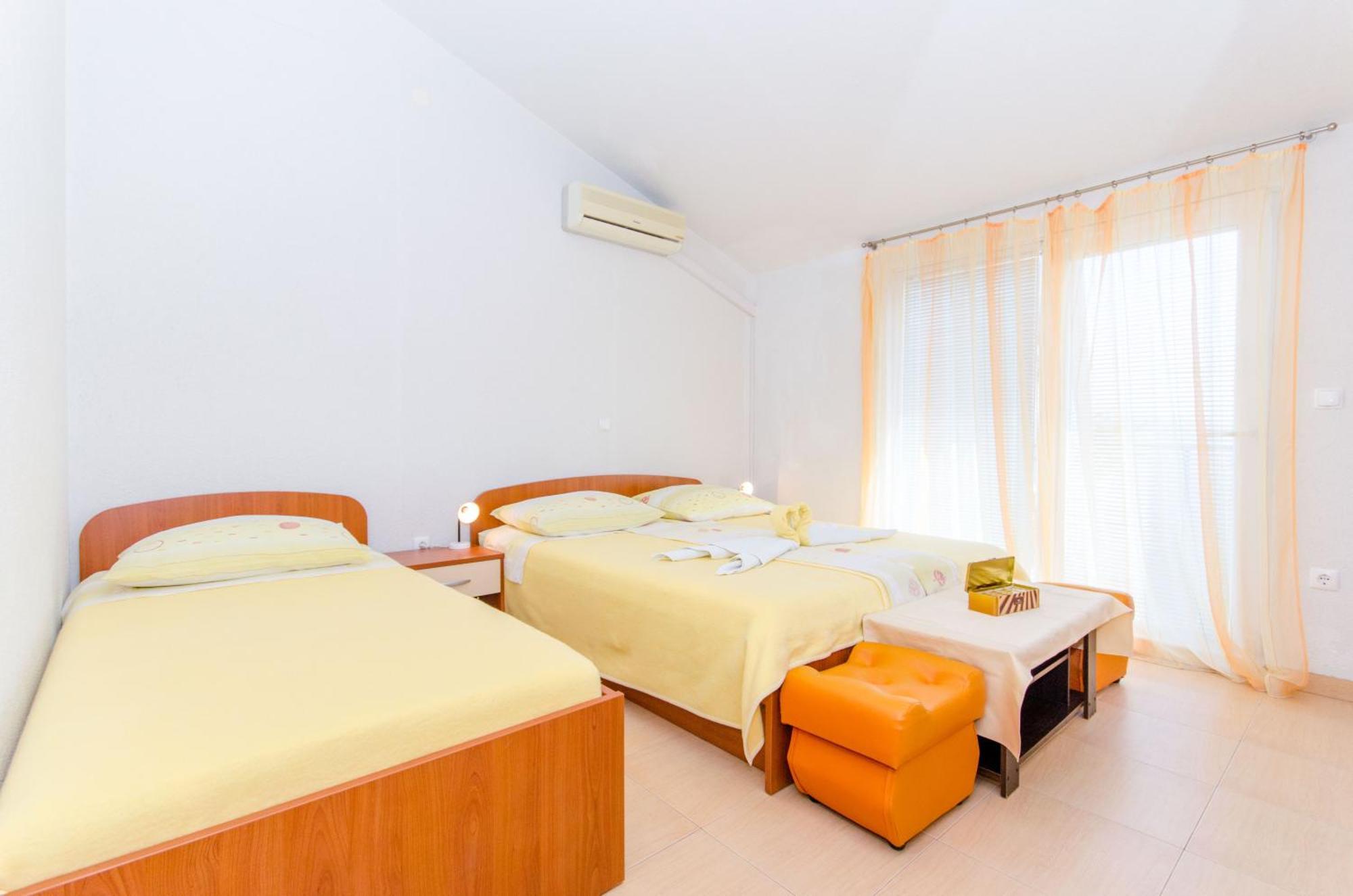 Knezovicapartments Zivogosce Luaran gambar