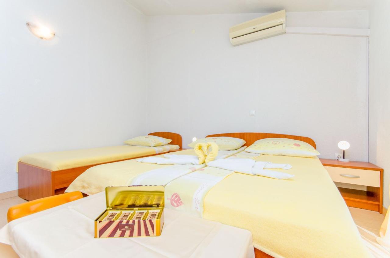 Knezovicapartments Zivogosce Luaran gambar